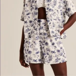 NWT Abercrombie &amp; Fitch Linen Blend Hawaiian Tiki Print Tailored Shorts. XLarge