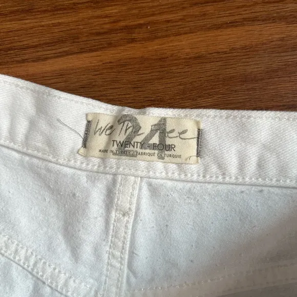 *NWT* Free People Women’s Maggie Denim Jean Shorts White Size 24