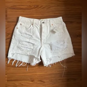 *NWT* Free People Women’s Maggie Denim Jean Shorts White Size 24