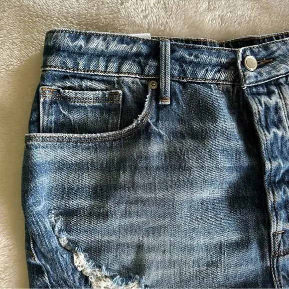 NWT Good American Bombshell Distressed Shorts sz 12 31