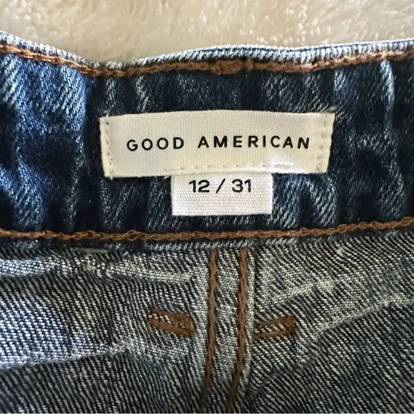 NWT Good American Bombshell Distressed Shorts sz 12 31