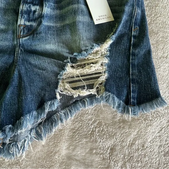 NWT Good American Bombshell Distressed Shorts sz 12 31