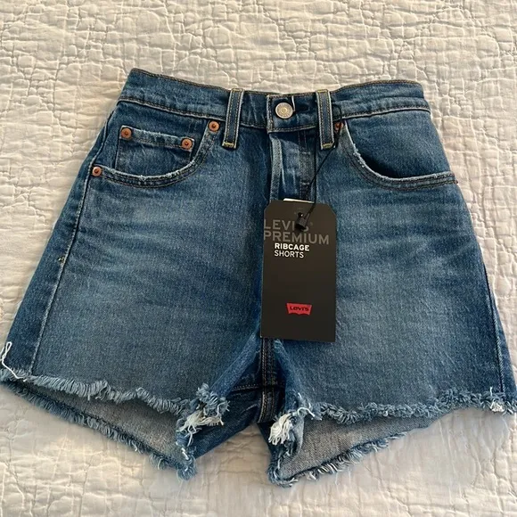 NWT Levi’s Premium Denim Ribcage Shorts