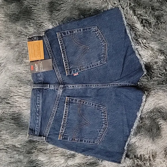 NWT Levi's Ribcage Frayed Denim Shorts in Noe Five