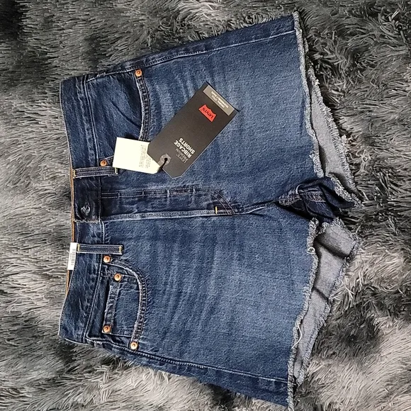 NWT Levi's Ribcage Frayed Denim Shorts in Noe Five