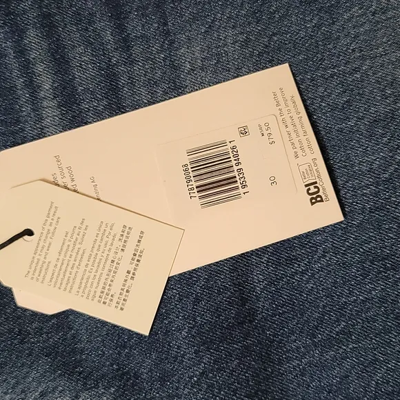 NWT Levi's Ribcage Frayed Denim Shorts in Noe Five