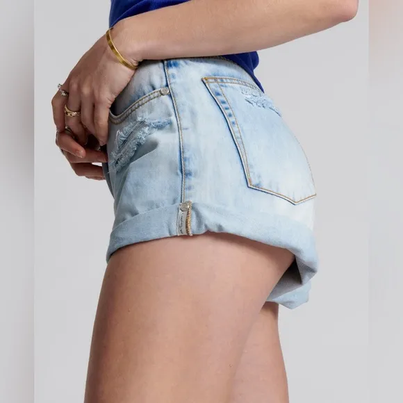 NWT ONE TEASPOON Bandits High Waist Denim Shorts Blue Tornado Size 32 Distresse