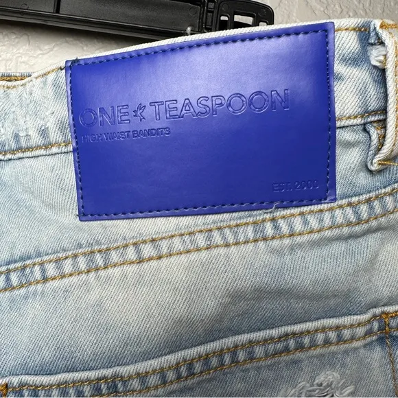 NWT ONE TEASPOON Bandits High Waist Denim Shorts Blue Tornado Size 32 Distresse