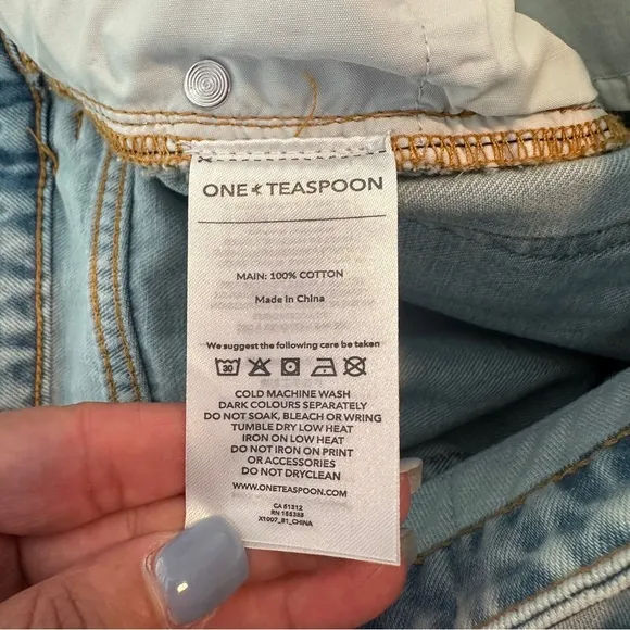 NWT ONE TEASPOON Bandits High Waist Denim Shorts Blue Tornado Size 32 Distresse