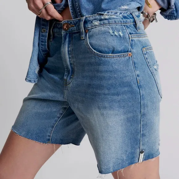 NWT ONE TEASPOON Jacksons Mid Waist Wide Leg Denim Shorts - Pacifica size 25