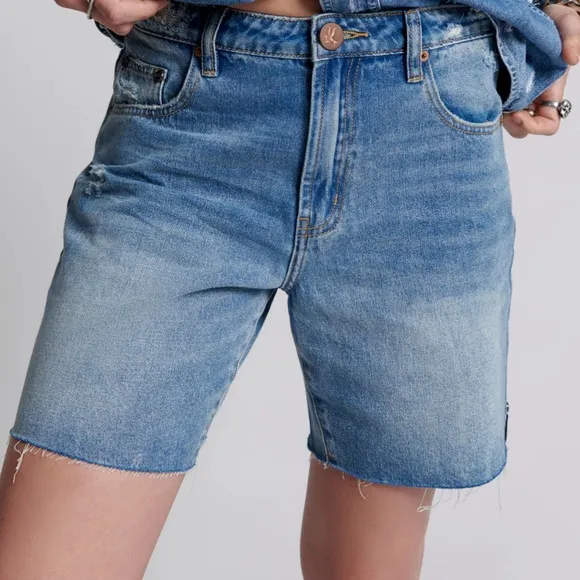 NWT ONE TEASPOON Jacksons Mid Waist Wide Leg Denim Shorts - Pacifica size 25