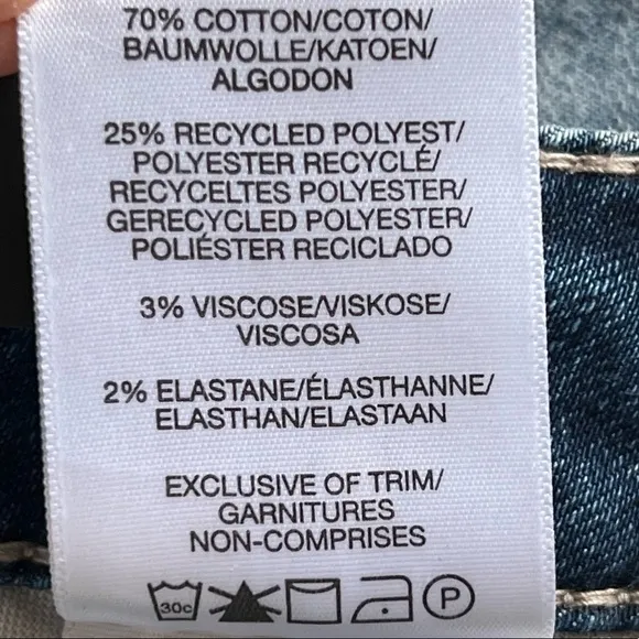 NWT Silver Jeans Co Avery Curvy Fit High Rise Indigo Blue Shorts Women's size 32