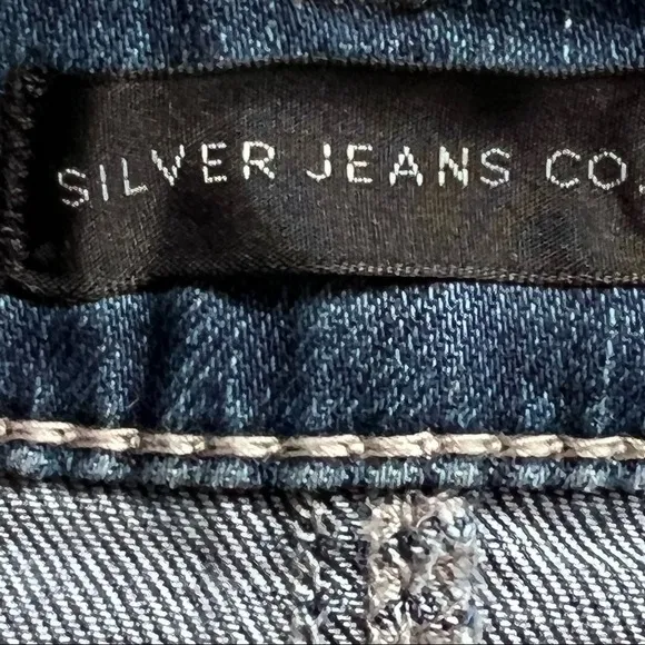 NWT Silver Jeans Co Avery Curvy Fit High Rise Indigo Blue Shorts Women's size 32