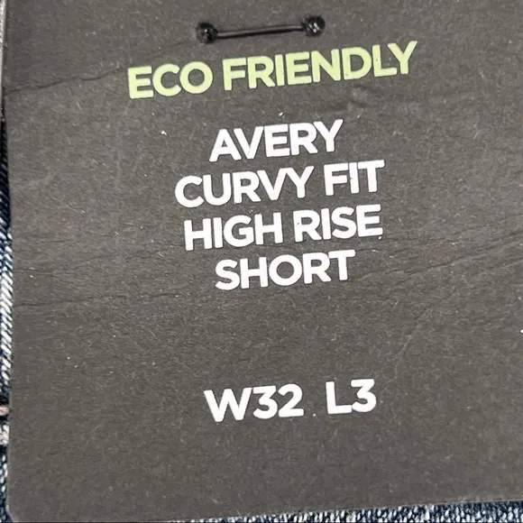NWT Silver Jeans Co Avery Curvy Fit High Rise Indigo Blue Shorts Women's size 32
