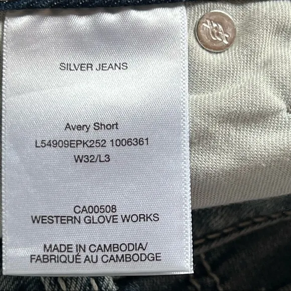 NWT Silver Jeans Co Avery Curvy Fit High Rise Indigo Blue Shorts Women's size 32