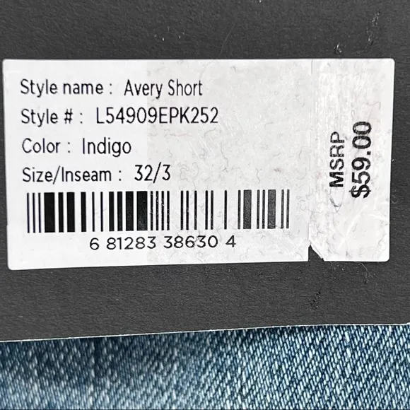 NWT Silver Jeans Co Avery Curvy Fit High Rise Indigo Blue Shorts Women's size 32
