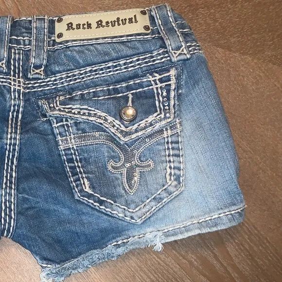 Rock Revival Womens Jean Shorts Size 25 Distressed Medium Wash Denim Studded