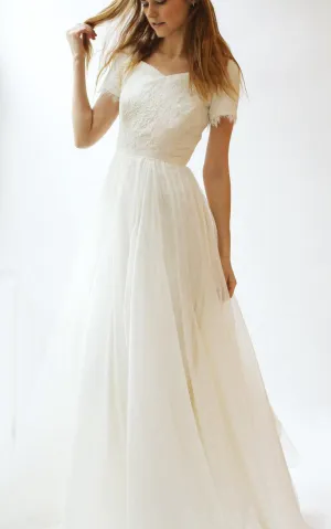 Short Sleeve V-Neck A-Line Lace and Tulle Dress With Pleats-ET_711267