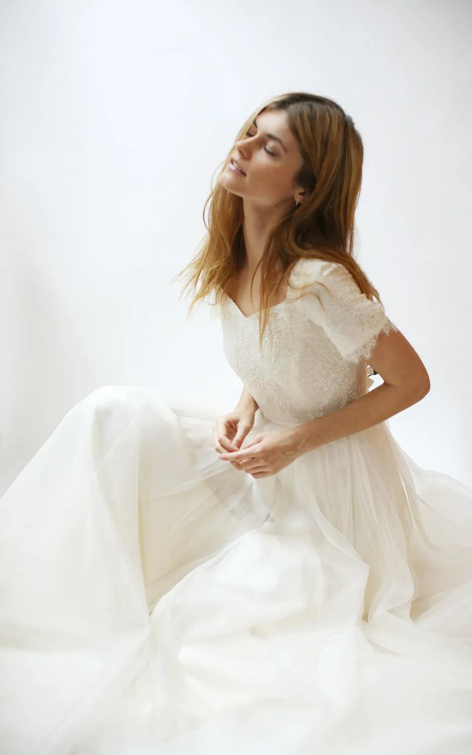 Short Sleeve V-Neck A-Line Lace and Tulle Dress With Pleats-ET_711267