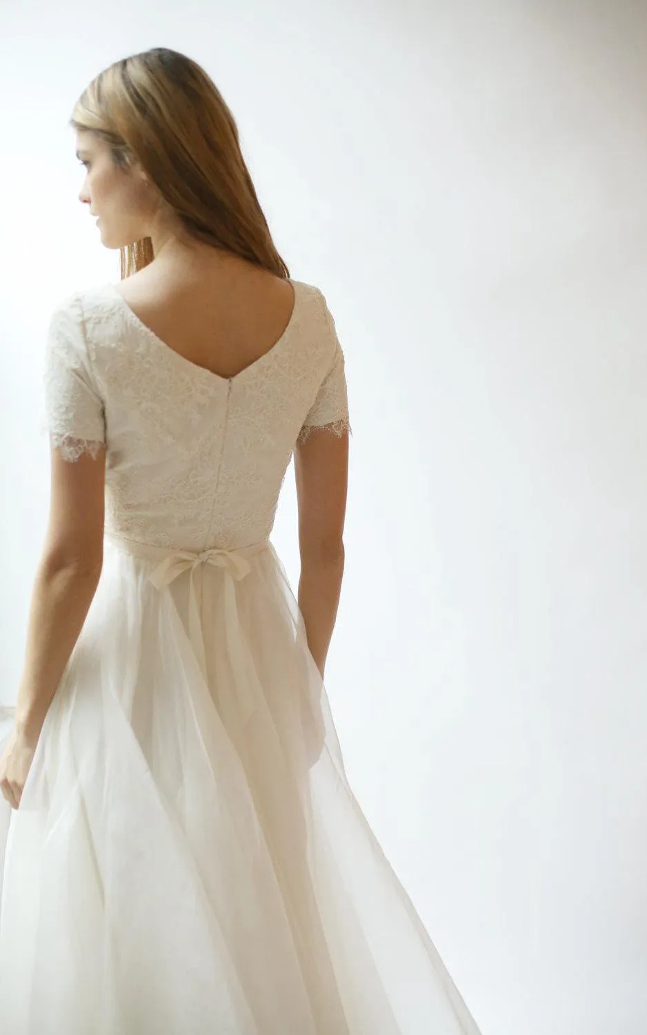 Short Sleeve V-Neck A-Line Lace and Tulle Dress With Pleats-ET_711267