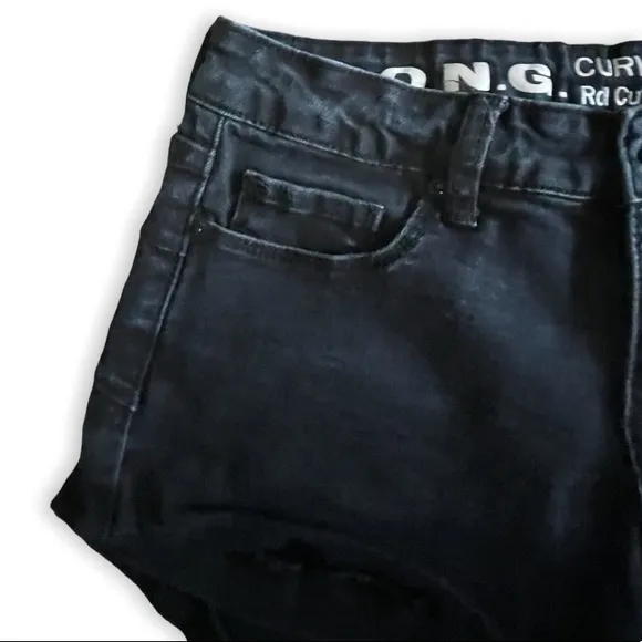 S.O.N.G. Woman’s Black Curvy Mid Rise Roll Cuff Denim Jean Shorts Size: 7/28