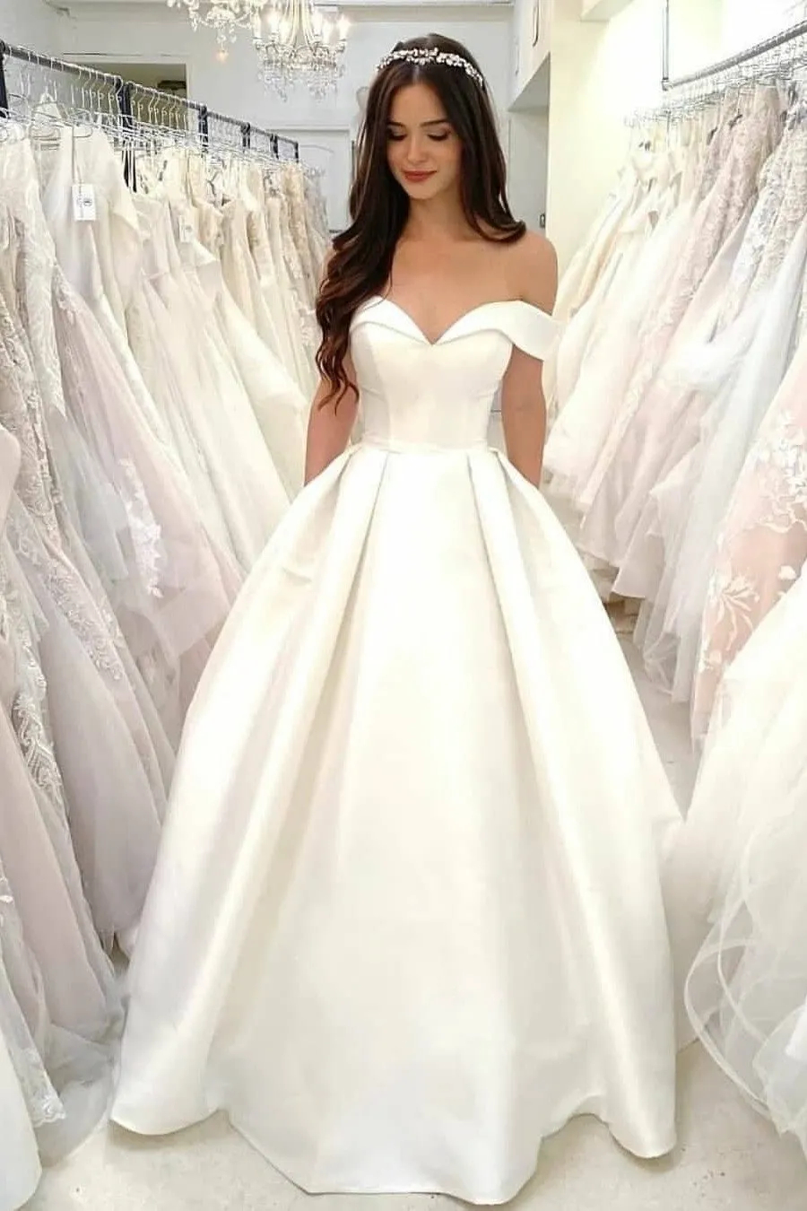 Sweetheart Bride Satin Wedding Dress with Pockets