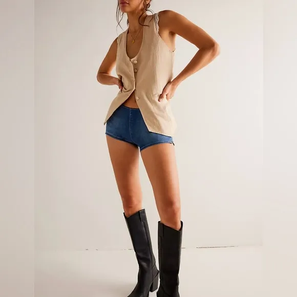 We The Free Sahara Mini Denim Shorts Size 28 or29