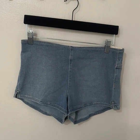 We The Free Sahara Mini Denim Shorts Size 28 or29