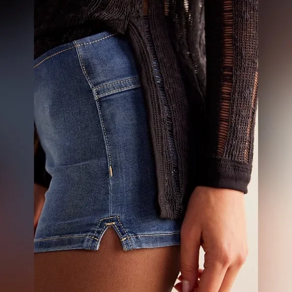 We The Free Sahara Mini Denim Shorts Size 28 or29
