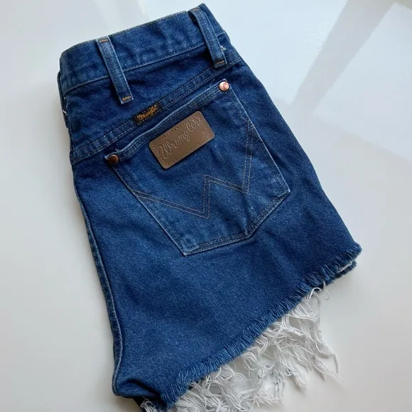 Wrangler High Waisted Raw Hem DistressedDenim Jean Shorts- Size 8