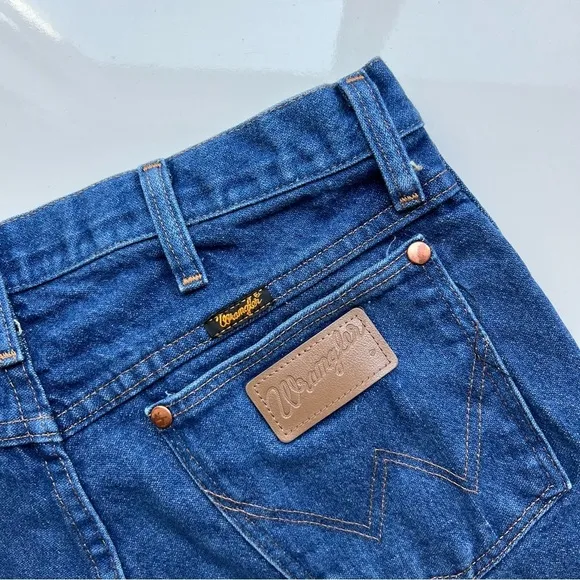 Wrangler High Waisted Raw Hem DistressedDenim Jean Shorts- Size 8