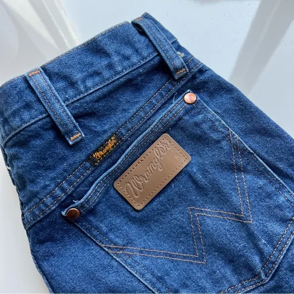 Wrangler High Waisted Raw Hem DistressedDenim Jean Shorts- Size 8