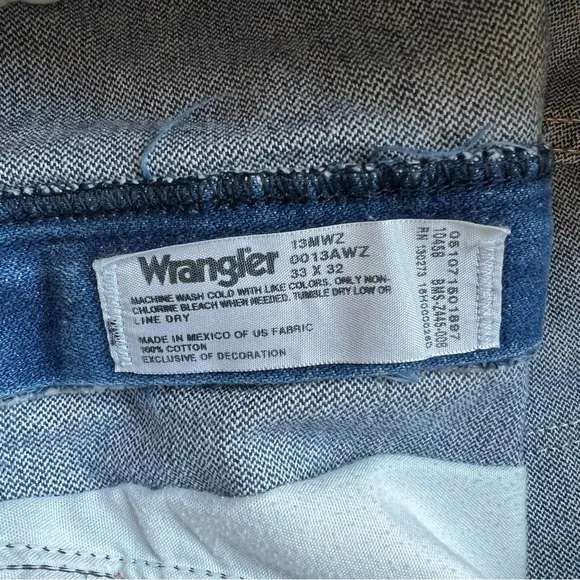 Wrangler High Waisted Raw Hem DistressedDenim Jean Shorts- Size 8