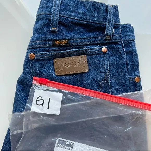 Wrangler High Waisted Raw Hem DistressedDenim Jean Shorts- Size 8